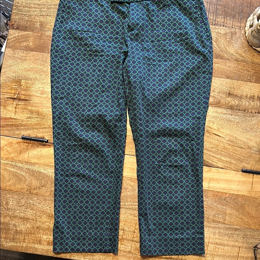 Banana Republic cropped, size 8p. Great condition. Green/blue.